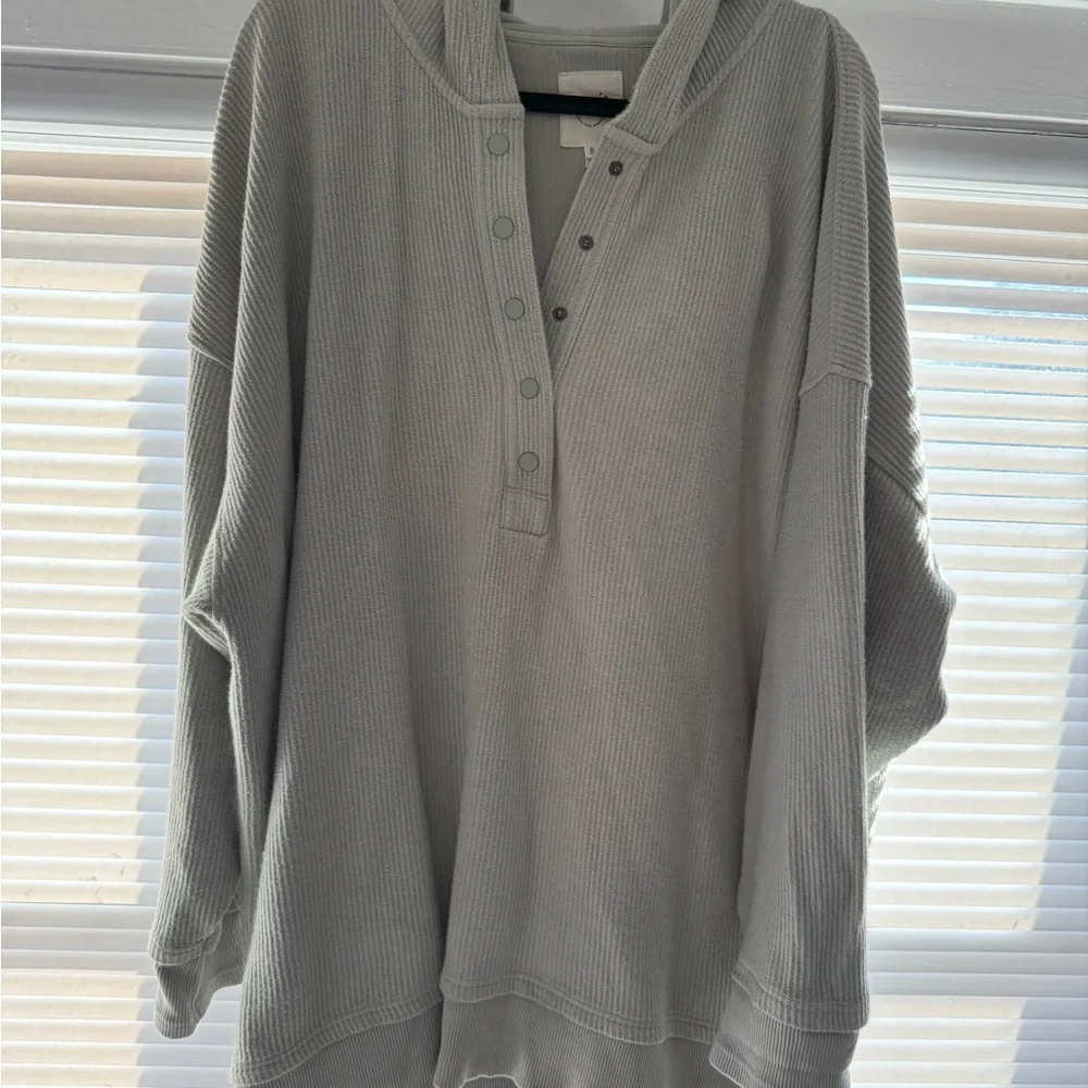 aerie women’s gray quarter button - Picture 1 of 2